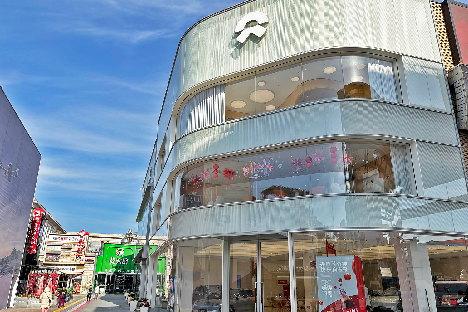 位于北京某重點(diǎn)商圈的汽車銷售門店。圖片拍攝/葛成