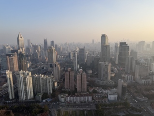 2025年上海商办市场：写字楼需求收缩进入尾声，大宗交易筑底企稳