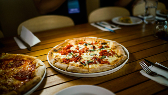 比格披萨;本土披萨第一股;规模扩张;高杠杆财务模式