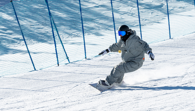 滑雪赛道;滑雪场;赚钱难