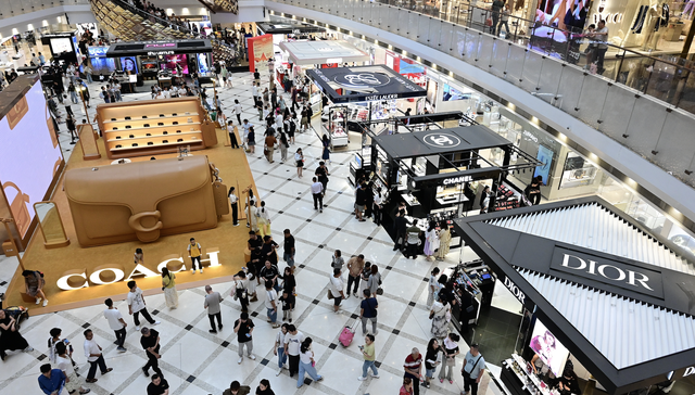 消费,;2025年;社零同比增长3.7%;政策加码;消费动能;持续释放