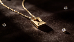 学老铺黄金的君佩还没火，就被水贝商家抄袭了