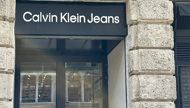 CK羽绒服;波司登代工;门店回应