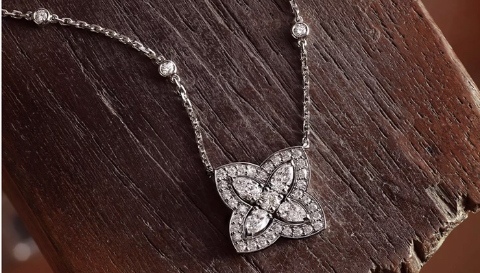 时隔一年;全球最大钻石生产商;戴比尔斯;再降价