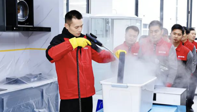 “京东们”，抢着干“脏活累活”