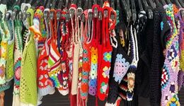 这届年轻人，流行在社交平台织毛衣