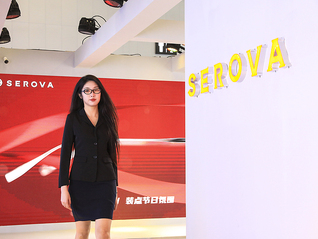 因发布与代言人梓渝无关的广告镜头，施洛华眼镜致歉