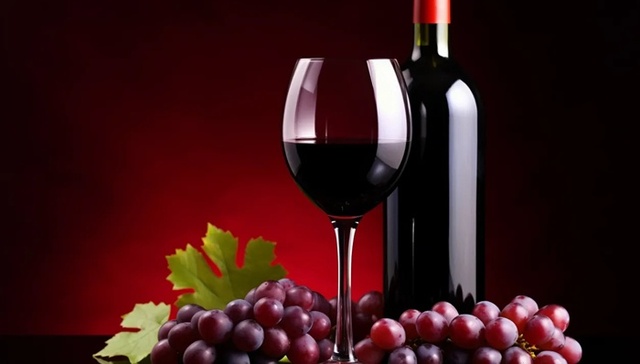 威龙股份;去年预亏;超6600万元;现金流紧张;砍掉600亩葡萄树