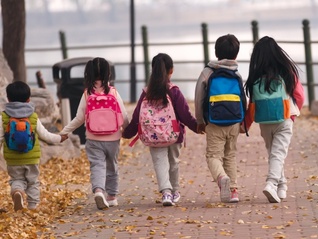 地方新闻精选 | 南京中小学今年有望安排春秋假 安徽省去年有587人主动投案