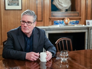 时隔8年英国首相再次访华，中英关系如何从对抗转向务实？