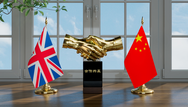 50余家大企业高管随行，英国首相时隔8年再访华