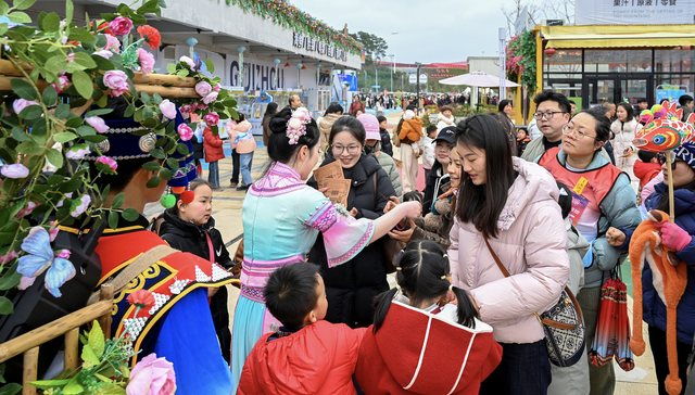 促消费,;地方两会;促消费;新信号