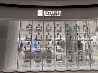 深圳一公司向员工母校捐赠超1亿元，2025年营收已破百亿