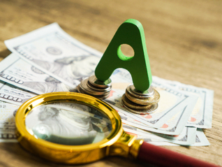 业绩集体报喜难掩股价低迷，券商板块何时能迎来估值修复？