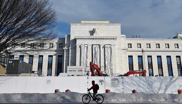 持续政治高压之下，美联储如期暂停降息