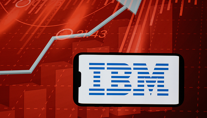 盘后涨超7%！AI订单破125亿美元，IBM四季度营收超预期