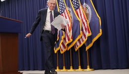 美联储暂停降息，6月新主席到任前大概率将按兵不动