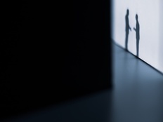 盈新发展5.2亿元跨界收购“小巨人”企业，背后有哪些蹊跷之处？