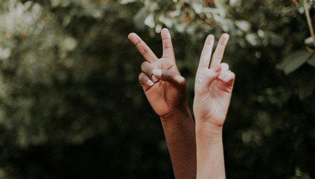 不必对“啃老”过多抵触，它也可以是件正当的事｜专访