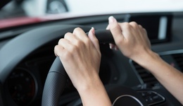 地方新闻精选 | 绍兴警方回应演员金晨被曝肇事逃逸 重庆一火锅店收辛苦费被责令停止