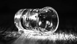 白酒股，疯狂了一天