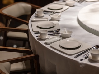 地方新闻精选 | 重庆一饭店使用阴阳菜单被责令停业整顿 雪豹咬伤游客后又咬死35只羊