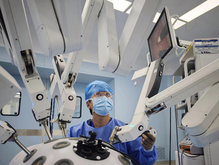 国产手术机器人走过行业重启年