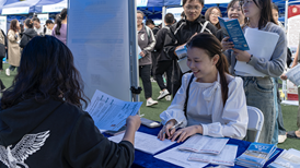 抓住人才“流量”，地方两会部署新一轮“抢人”计划