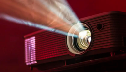 抛弃电视机的年轻人，开始抛弃投影仪了