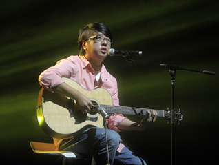 【逝者】袁惟仁：抱着木吉他的漂流一生