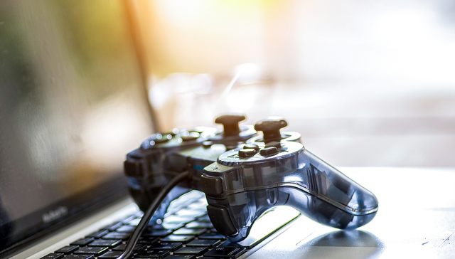 QQ经典农场;2月6日;回归;同时在线人数1.2亿纪录