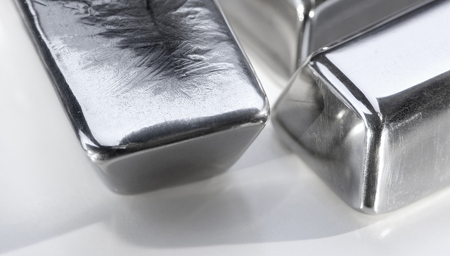 网红基;国投瑞银白银LOF;连续三跌停;估值调整;净值跌31.5%