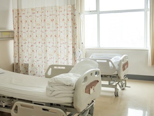 人大代表徐美东建议做强上海医院国际医疗部、促进医疗出海｜上海两会