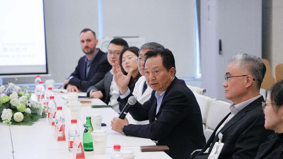 A group of people sitting at a tableAI-generated content may be incorrect.