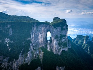 “山水旅游第一股”*ST张股重整计划完成，申请 “摘星”