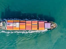 上海市政协委员钟永喜：沪港优势互补，推动两地企业“拼船出海”｜上海两会