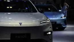 續(xù)上新彈藥，深藍(lán)汽車猛踩油門