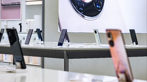 中端手機(jī)“戰(zhàn)春節(jié)”：集體漲價(jià)，進(jìn)退兩難