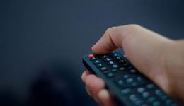 虧損超百億，一代“彩電大王”股價跌停