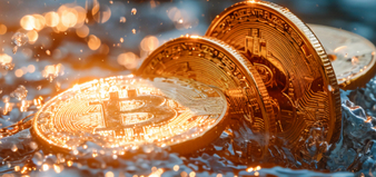 比特币相对去年高点接近腰斩，最新爆仓金额超3亿美元