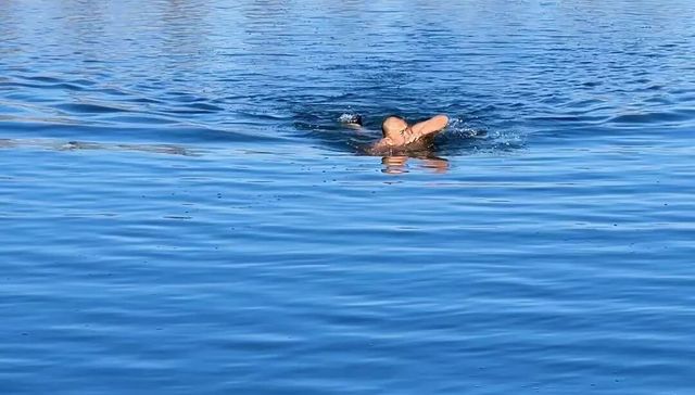 噗通：跃入17摄氏度以下的冬泳江湖