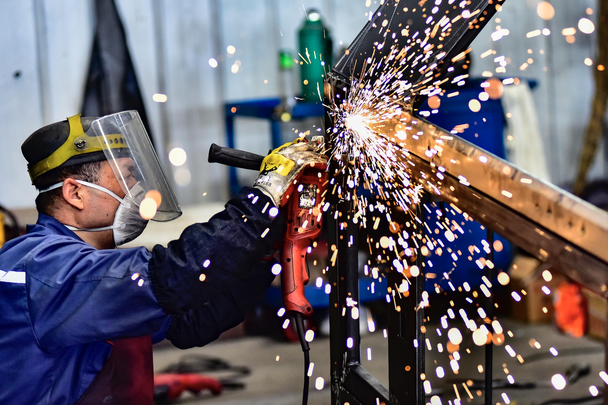 鲁中晨报:美团现金券回收-重点行业产能治理成效持续显现，1月PPI同比降幅收窄至1.4%