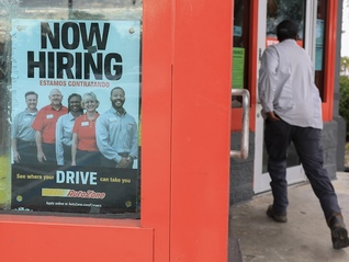 美国1月非农就业大超预期，今年首次降息时点或落在年中