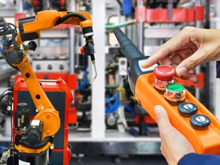 职业教育将动态调整专业设置，重点增设人工智能等领域新专业