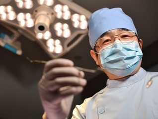 外国人“打飞的”来上海种牙，还“医游结合”逛了外滩