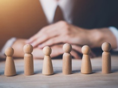 宁夏通报餐饮饭店协会选出89名“副会长”：暂停活动，对相关人员追责