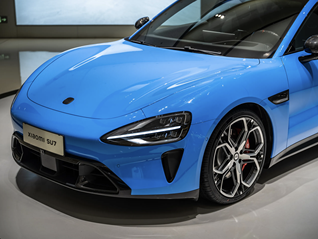 小米最后一台初代SU7完成交付，新一代SU7拟4月上市发布