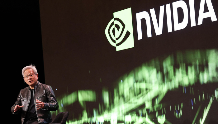 全球富豪榜前十;黄仁勋跌出;沃尔玛三兄妹挤进