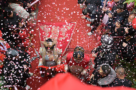 在马年春节结婚的年轻人：传统与民俗的影响依旧