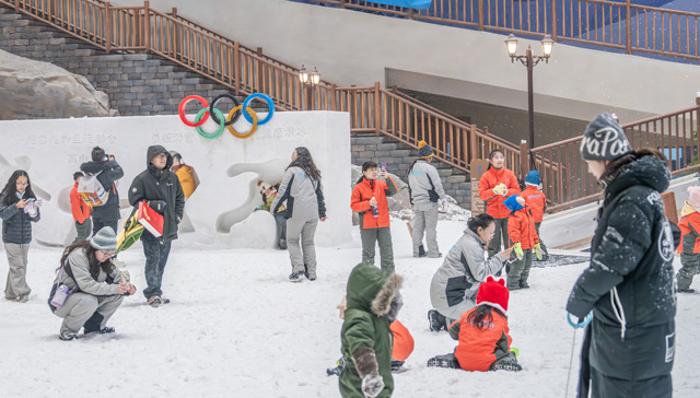 外国游客;雪道;上海冰雪消费;春节新热门